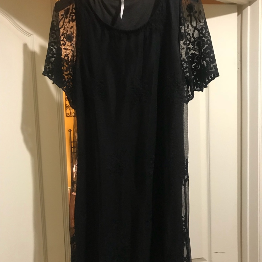 Midi black lace dress